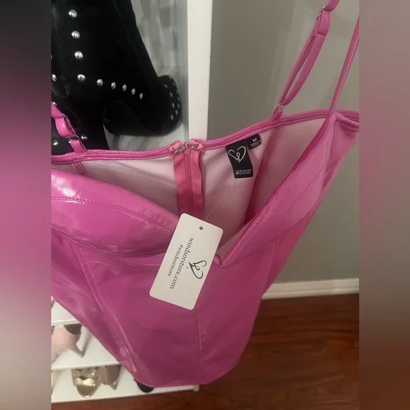 Windsor pink latex dress - Picture 7 of 7